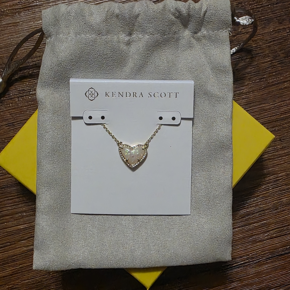 ✨ Kendra Scott Ari Necklace NWT – Best Gift! ✨